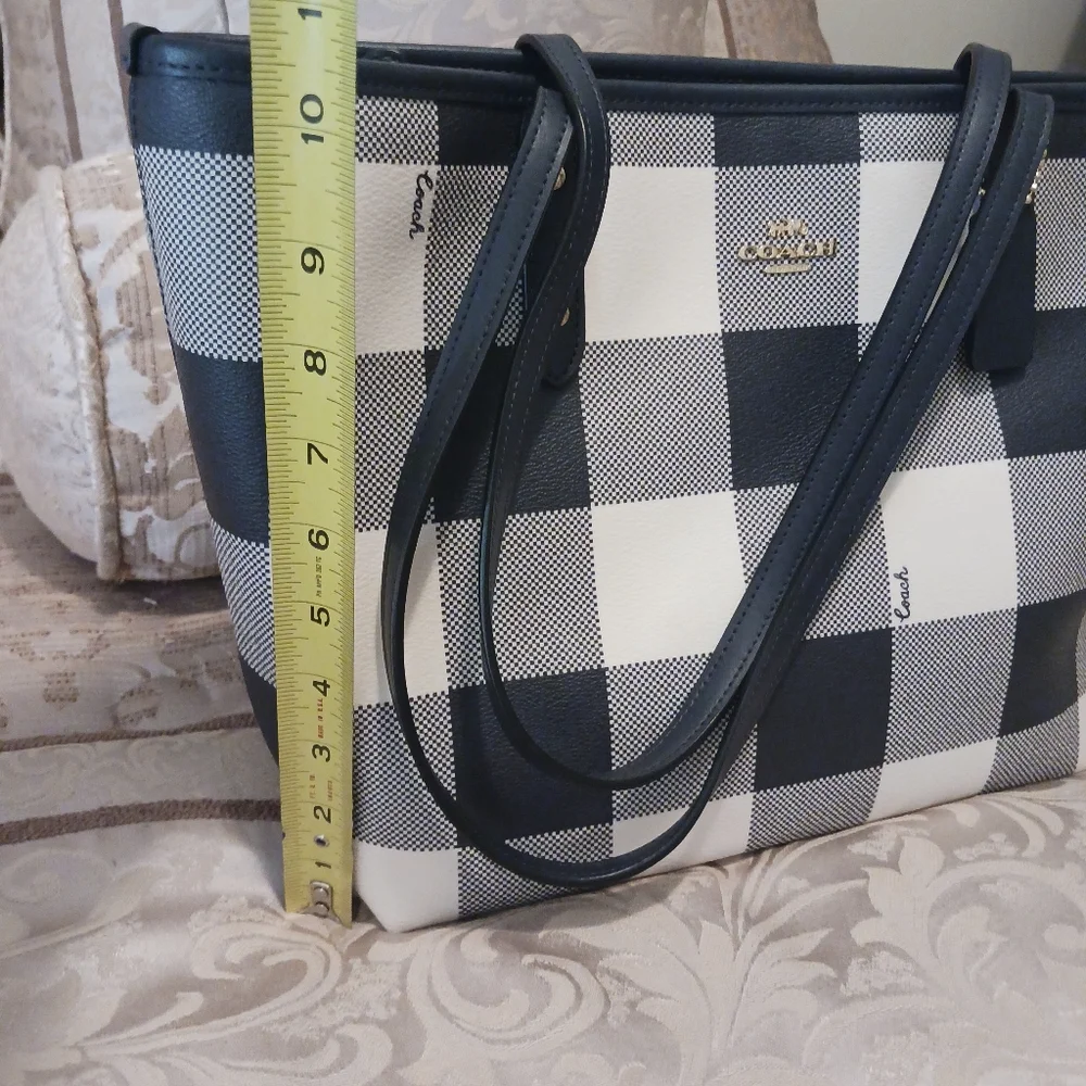 HP🎉🎉Coach Buffalo Plaid City Navy and Ivory Tote F66929 EUC 11"w X 10"h X 7"w - Picture 10 of 16